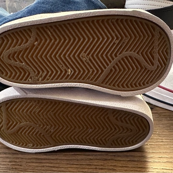 Nike Kids White and Black Sneakers - Picture 3 of 11